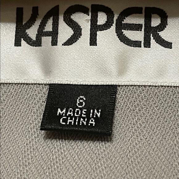 NWT. Kasper Elegant Women's Light Gray 2-Piece Suit. 6 - Picture 2 of 7